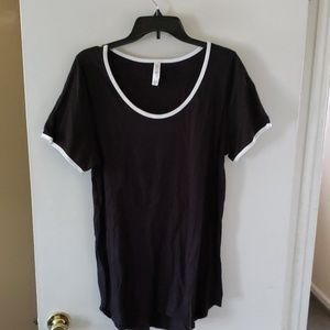 Comfy black classic t